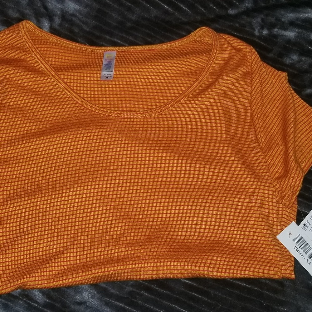 BNWT Lularoe XS Classic T